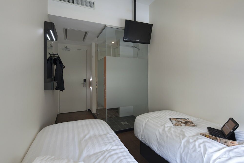Фото EasyHotel Amsterdam City Centre South