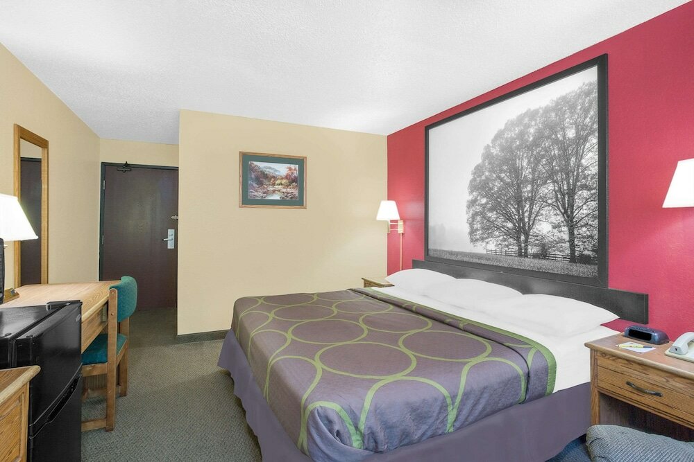 Фото Super 8 by Wyndham Roanoke Va
