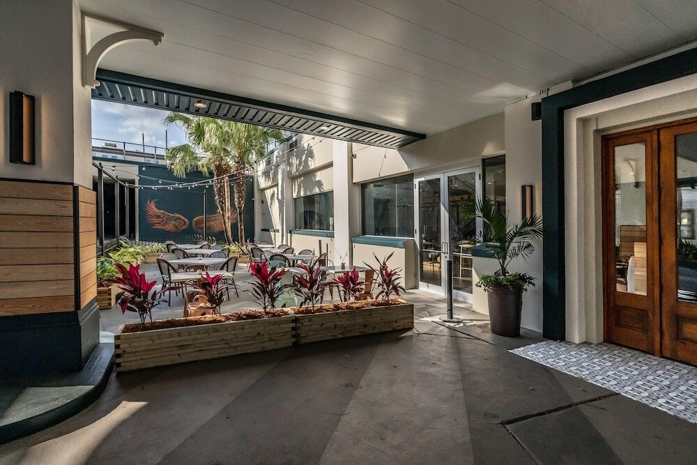 Фото St Charles Coach House, Ascend Hotel Collection