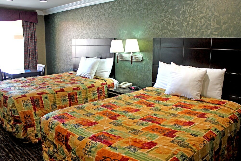Фото Crystal Inn Suites & Spas