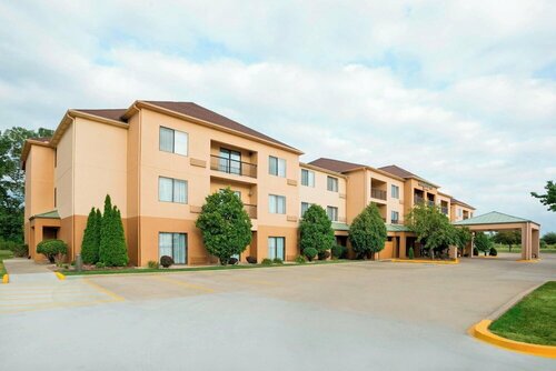 Гостиница Courtyard by Marriott Springfield в Спрингфилде