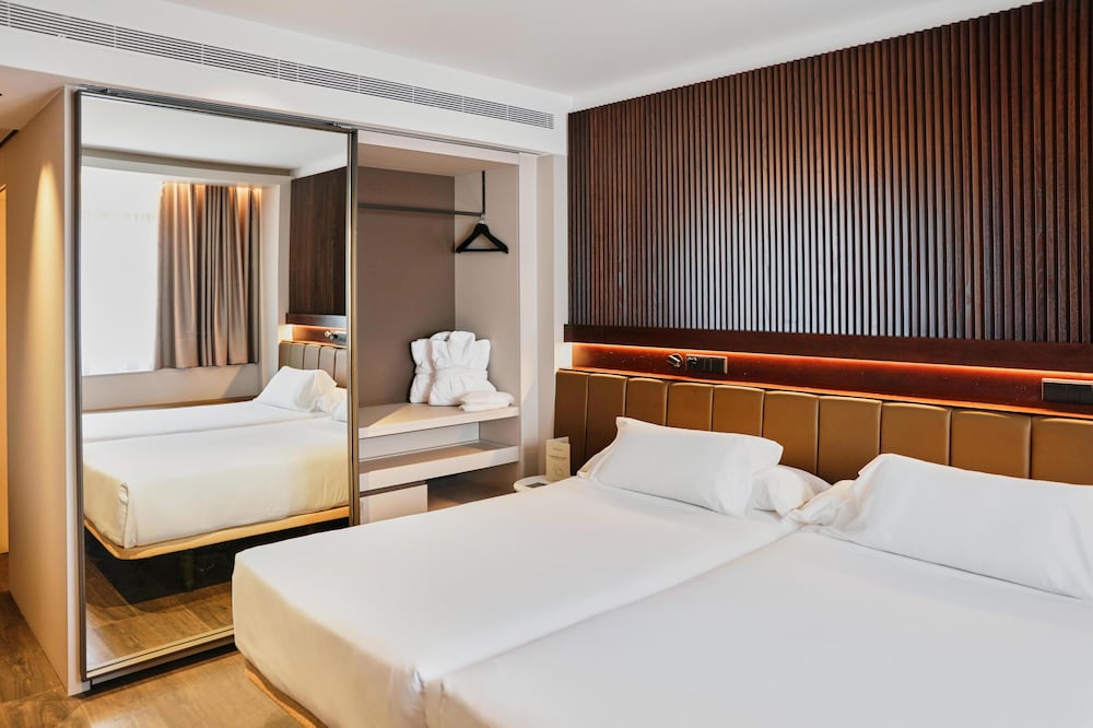 Фото Hotel Bécquer