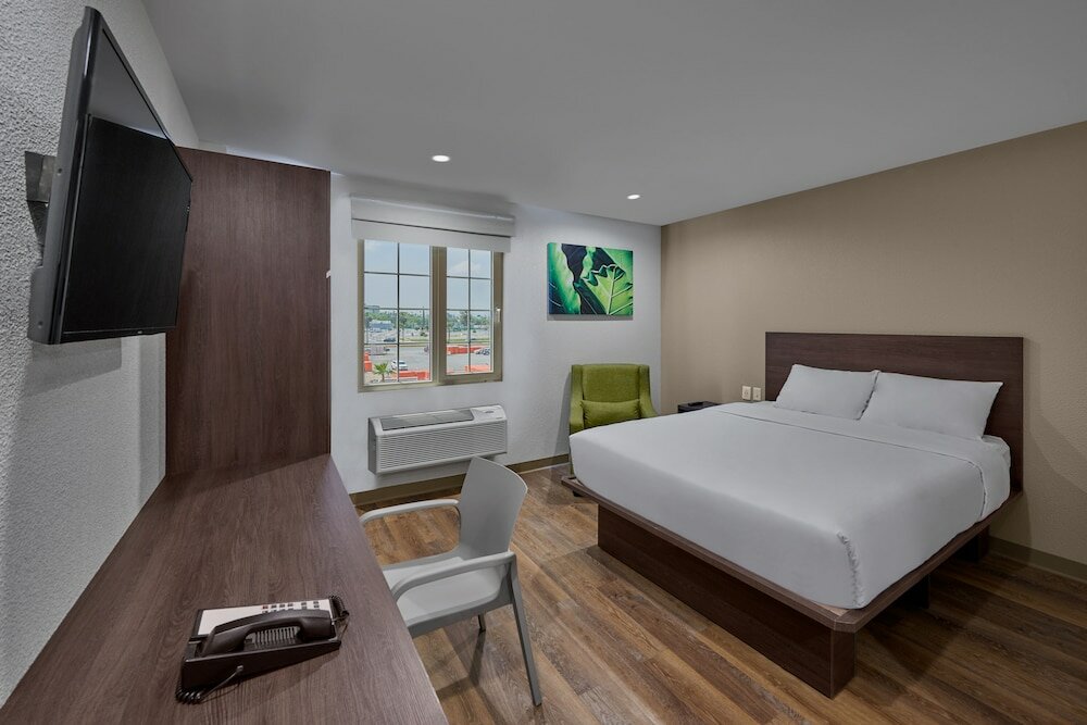 Фото Extended Suites Tijuana Macroplaza Hotel