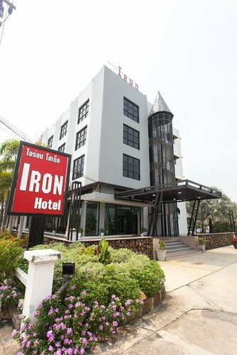 Гостиница Iron Resort&Hotel в Пхитсанулоке