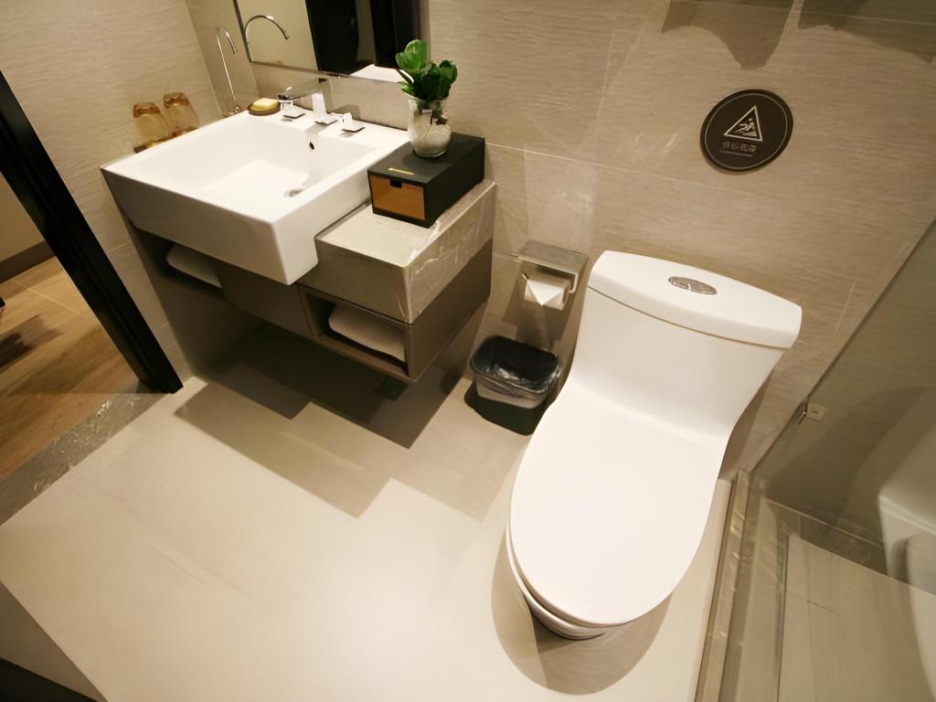 Фото Homeinn Plus Hotel Shanghai Bund Jinling East Road