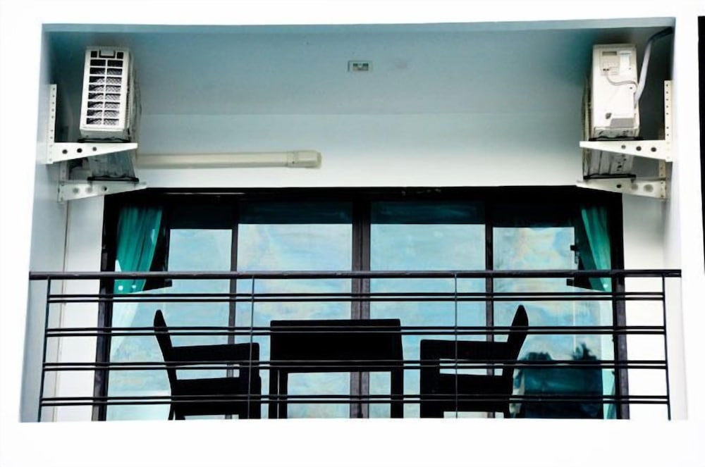 Фото RedDoorz I Talay Resort