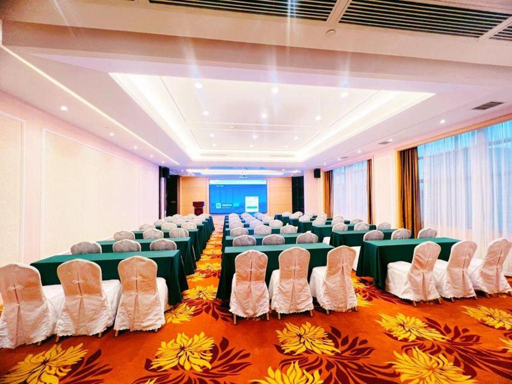 Фото Vienna 3 Best Hotel Guangzhou Guangzhou Tower