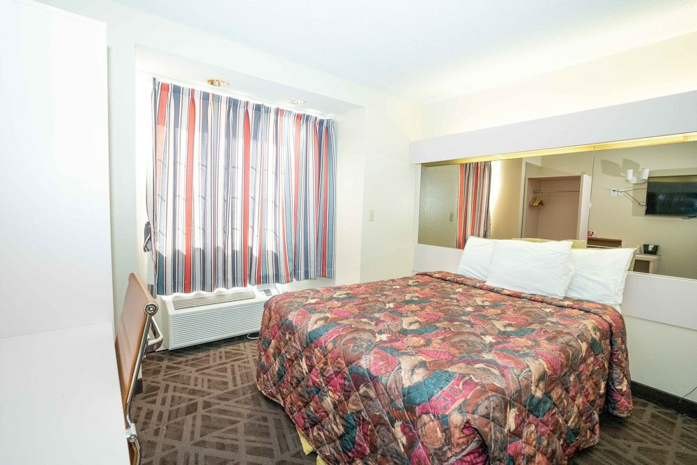 Фото Regency Inn & Suites