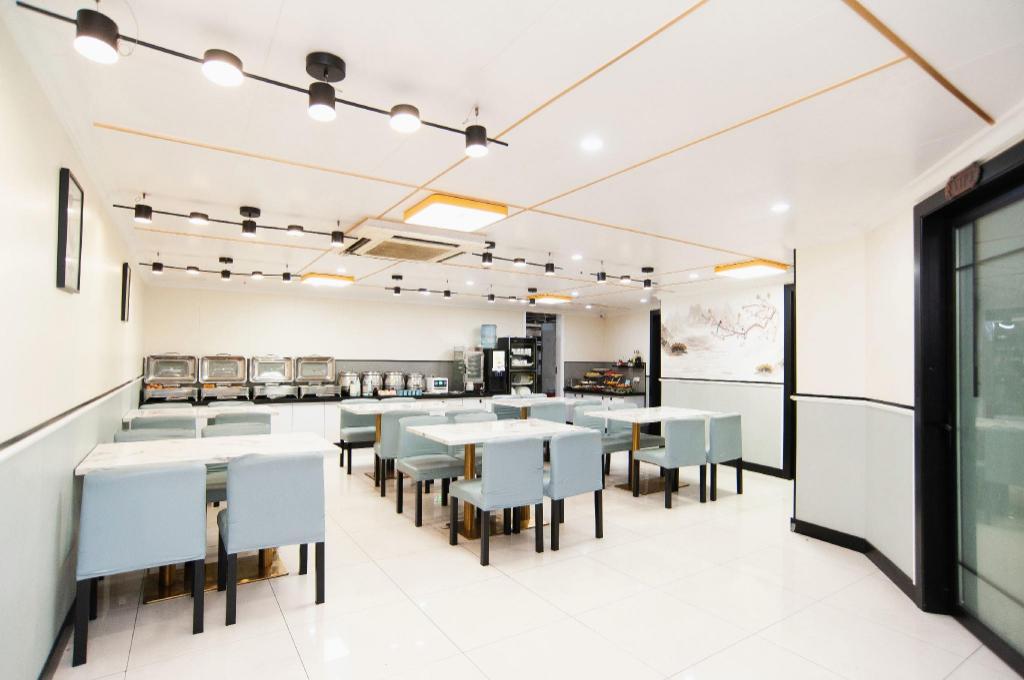 Фото GreenTree Inn Shanghai Jiading Anting Motor City Express Hotel