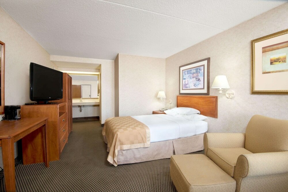 Фото Travelodge by Wyndham Pueblo
