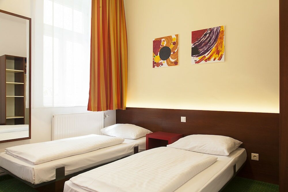 Фото Pension Stadthalle