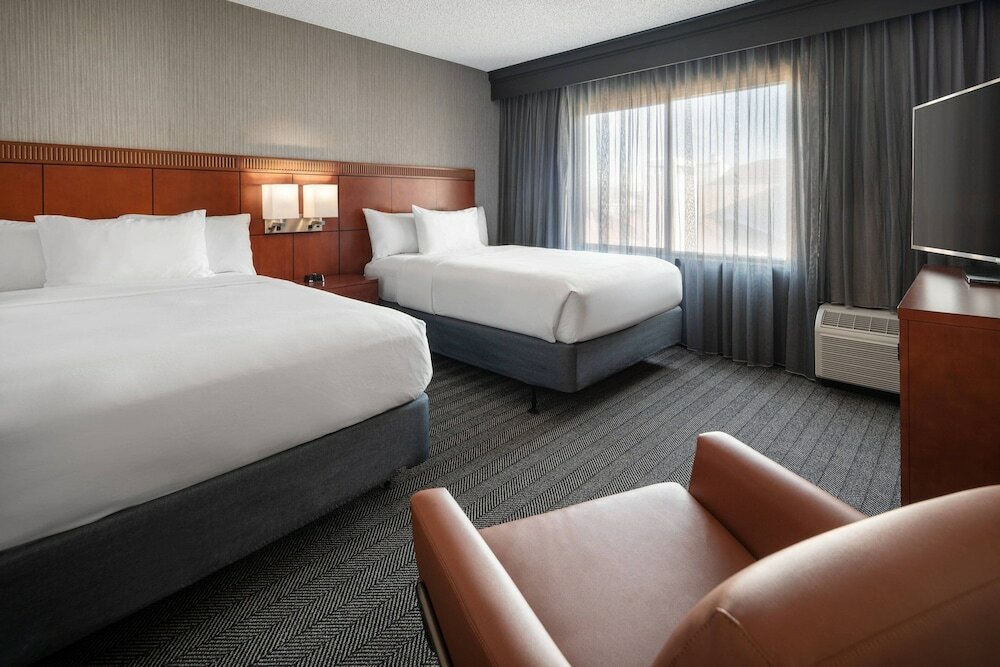 Фото Courtyard by Marriott Seattle Southcenter