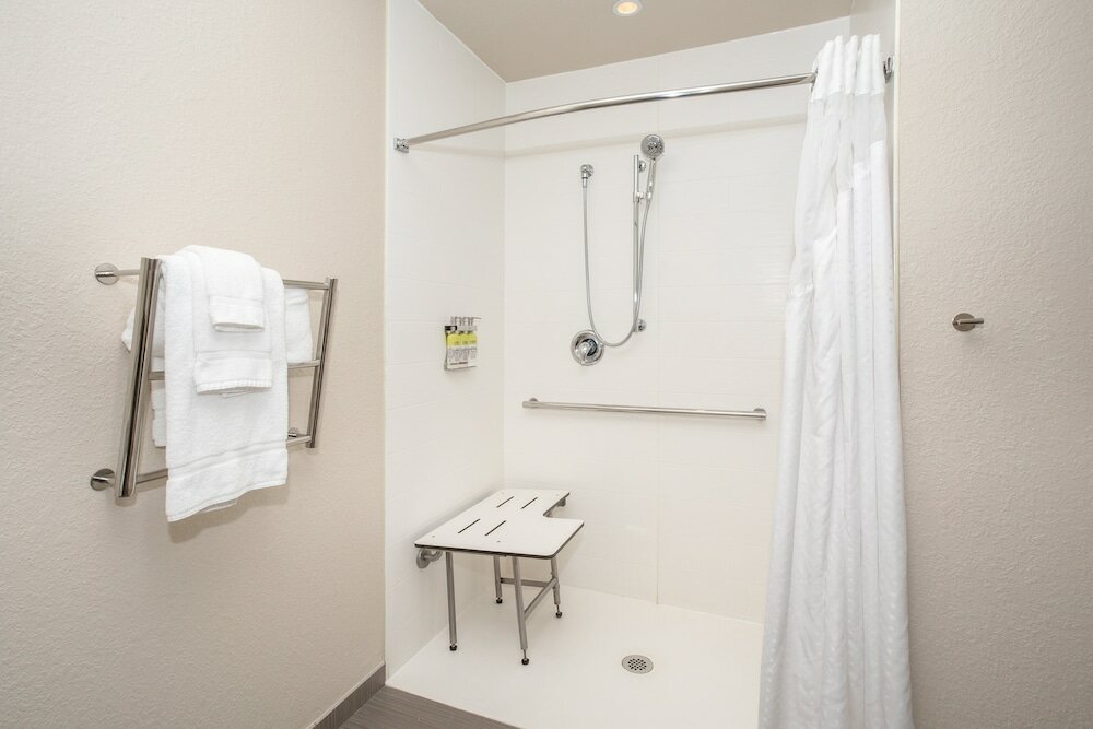 Фото Holiday Inn Express & Suites Manhattan, an Ihg Hotel