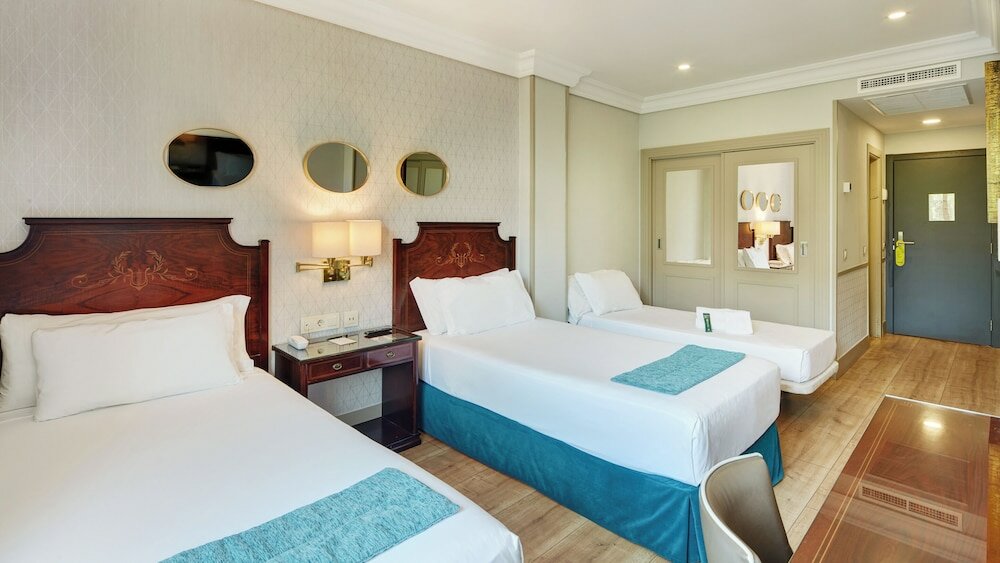 Фото Отель Sercotel Gran Hotel Conde Duque