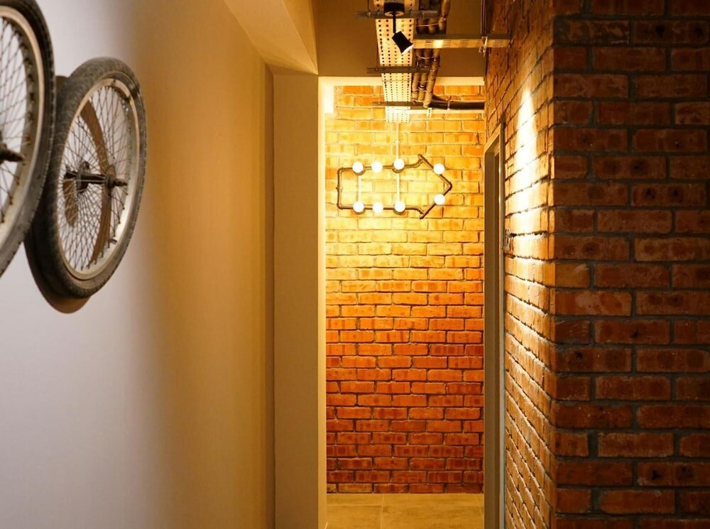 Фото Brick Box Hotel