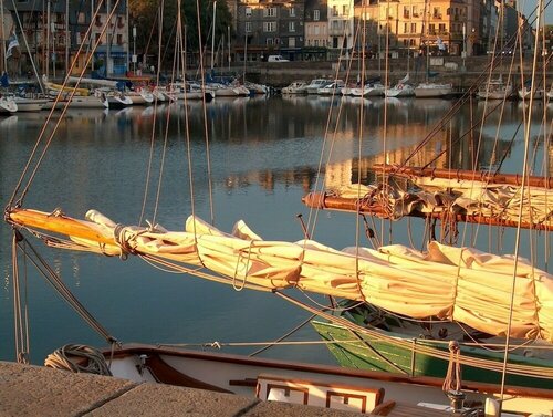 Гостиница Hôtel & SPA Le Petit Castel Beuzeville-Honfleur в Берне