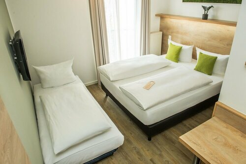 Гостиница Hotel Perlach Allee by Blattl в Оттобрунне