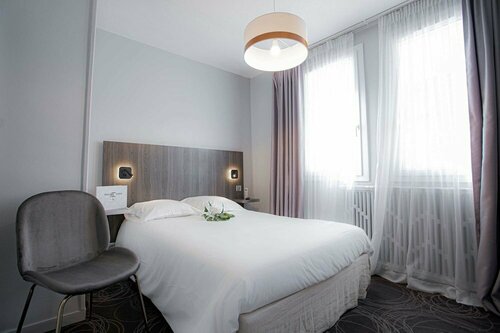 Гостиница Hôtel Central Poitiers 3 étoiles в Пуатье