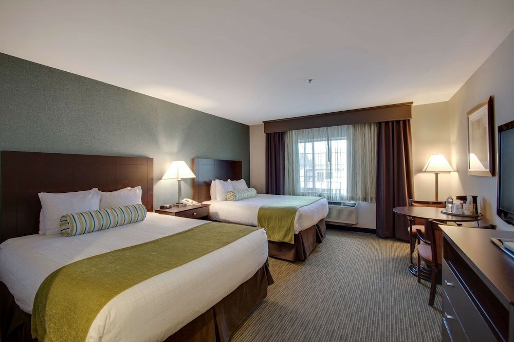 Фото Best Western Plus The Inn at Hampton