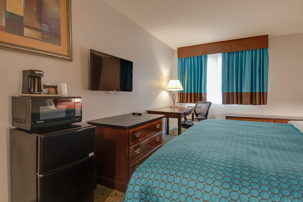 Фото Vagabond Inn Executive Hayward