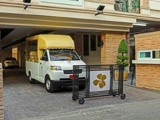 Фото Aspira Hana Executive Apartment Thonglor