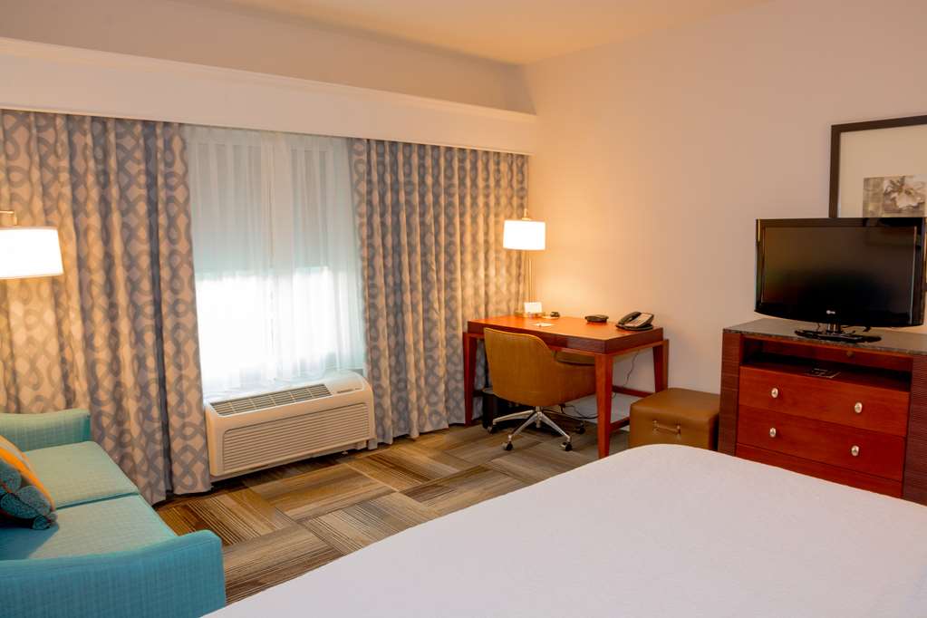 Фото Hampton Inn & Suites Riverside/Corona East