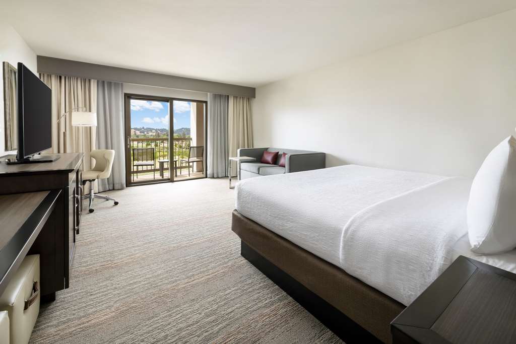 Фото Hampton Inn & Suites Napa