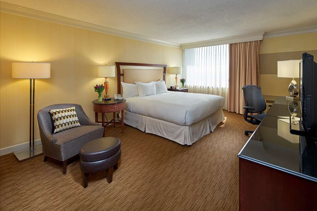 Фото Hilton Raleigh North Hills