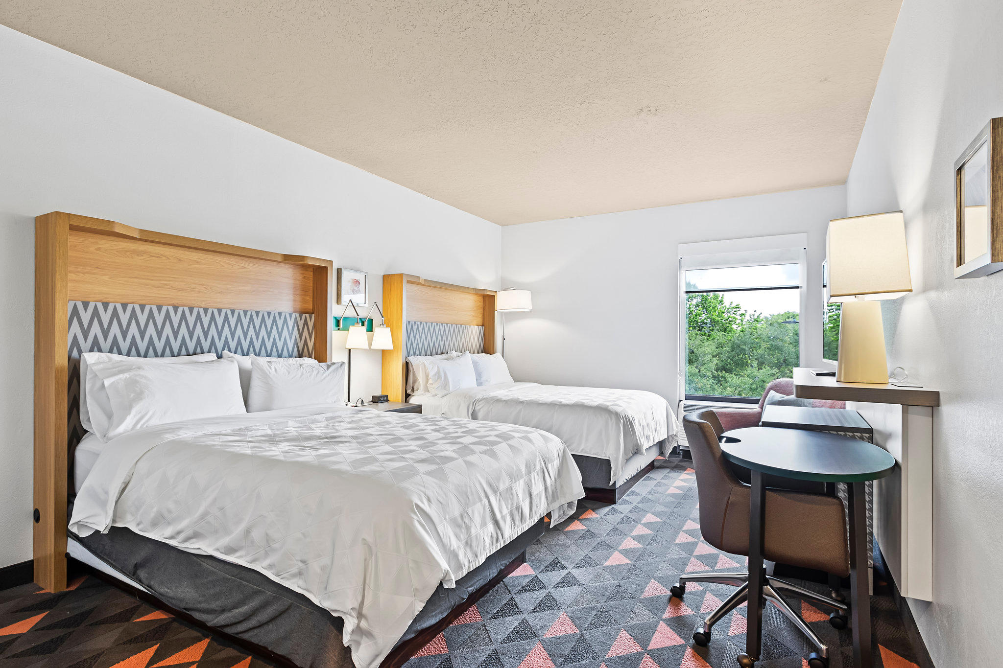 Фото Holiday Inn St. Petersburg West, an Ihg Hotel