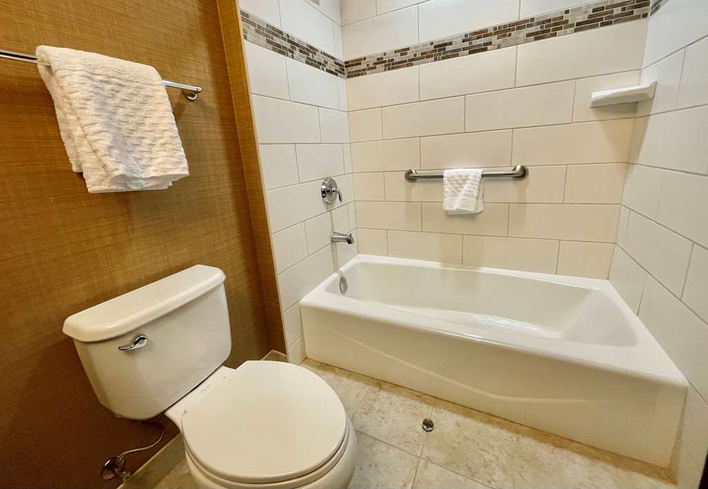 Фото Best Western Plus Okotoks Inn & Suites