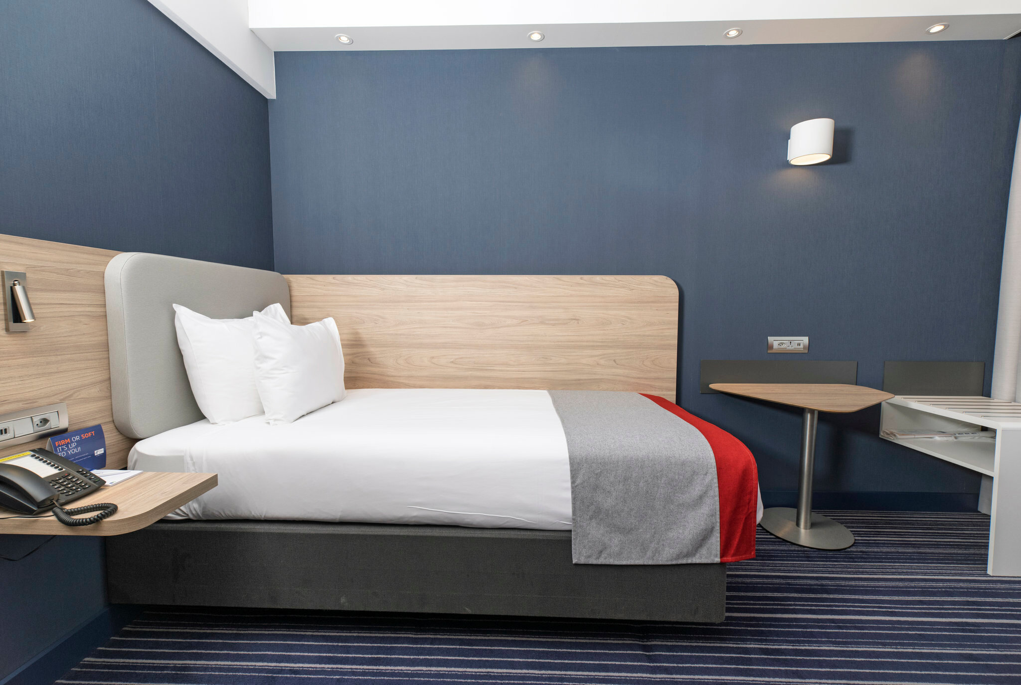 Фото Holiday Inn Express Geneva Airport by IHG