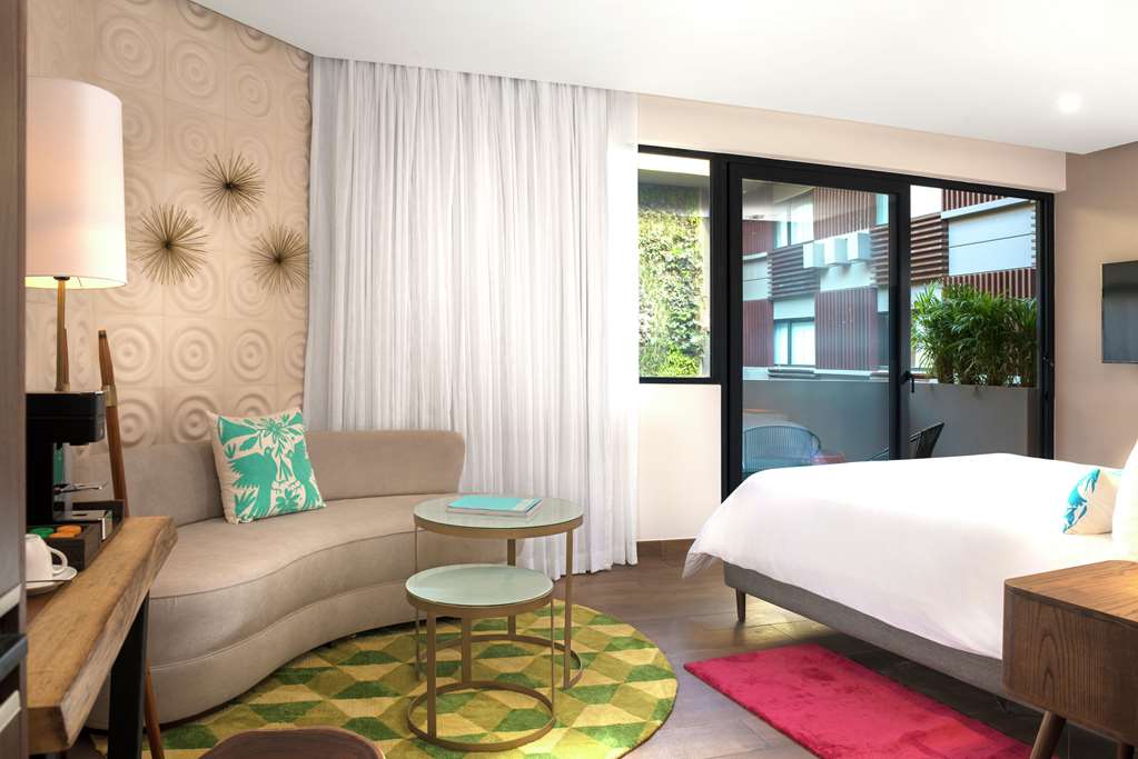 Фото Апартаменты The Fives Downtown Hotel & Residences, Curio Collection by Hilton