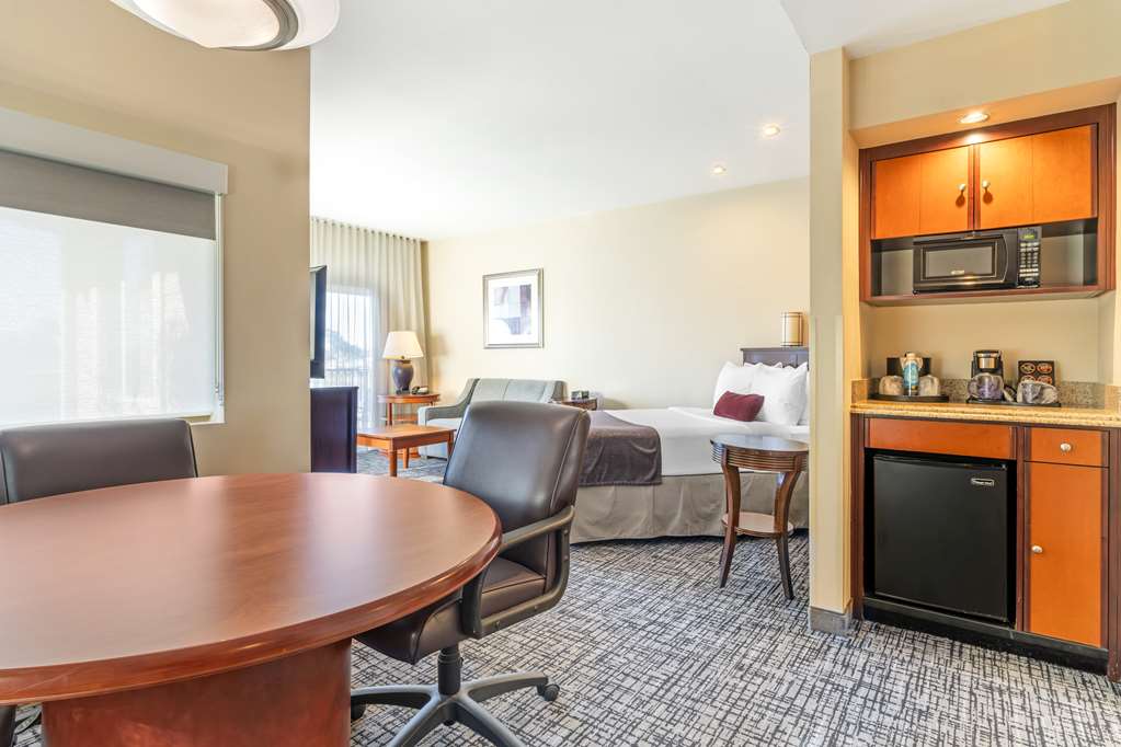 Фото Best Western Plus Bayside Hotel