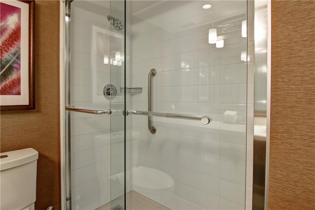 Фото DoubleTree by Hilton West Edmonton