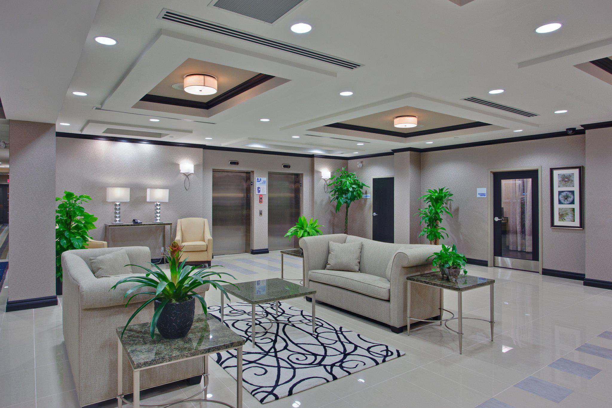 Фото Holiday Inn Express Hotel & Suites Ottawa West Nepean