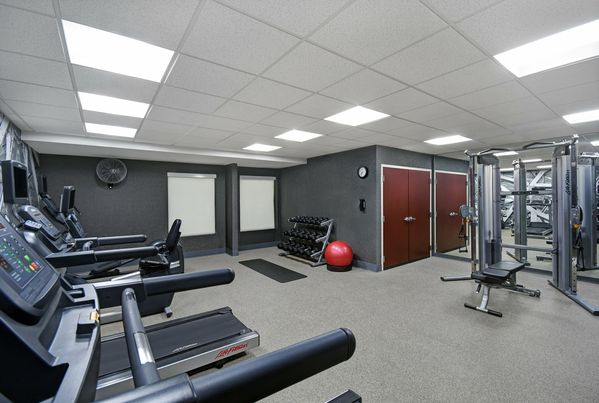 Фото Holiday Inn Express & Suites Cincinnati Riverfront, an Ihg Hotel