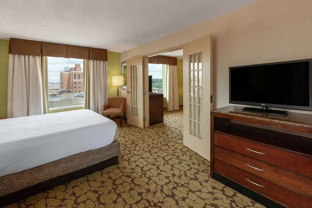 Фото Hilton Garden Inn Pittsburgh University Place