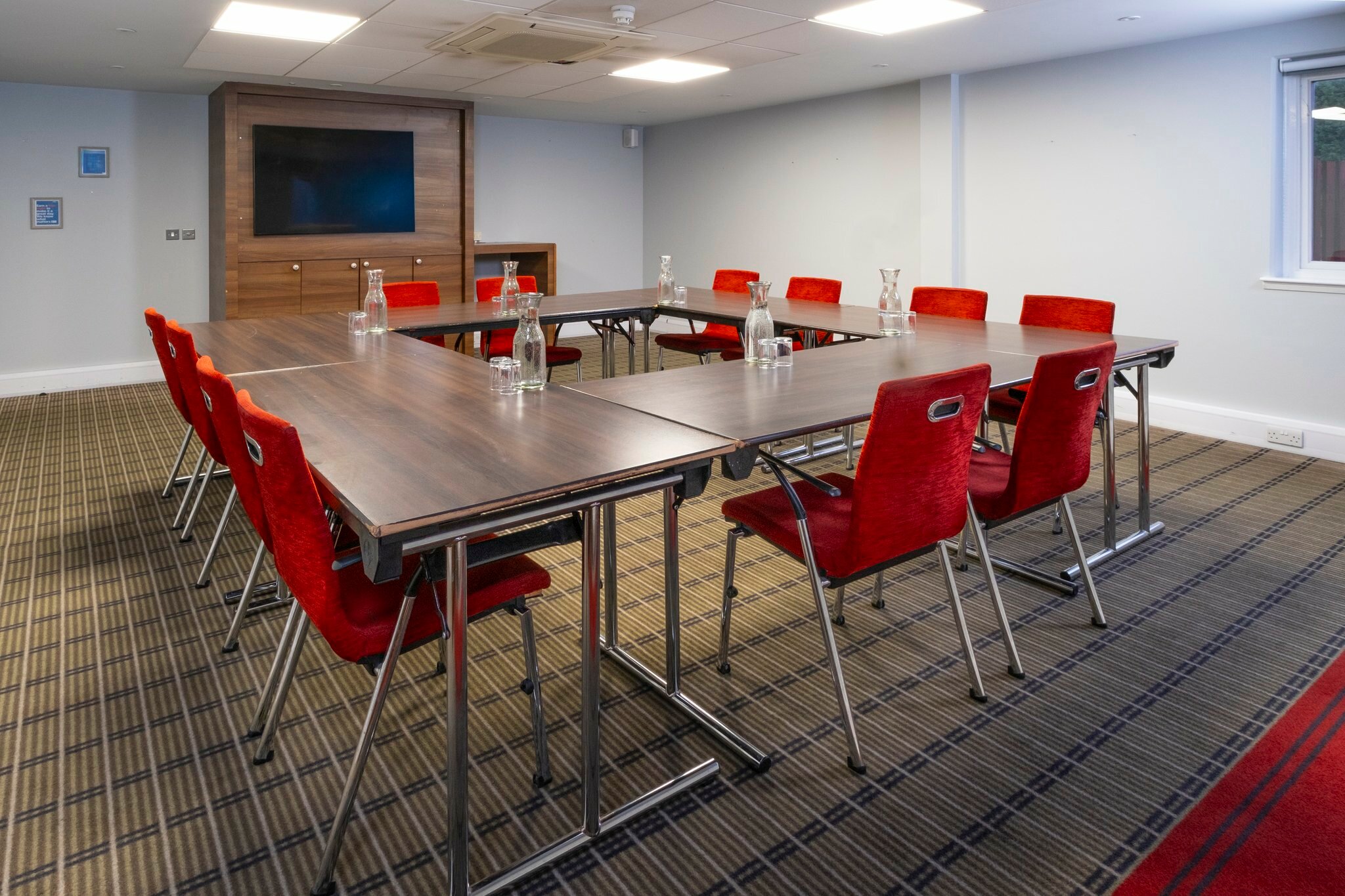 Фото Holiday Inn Express Birmingham - Oldbury, an Ihg Hotel