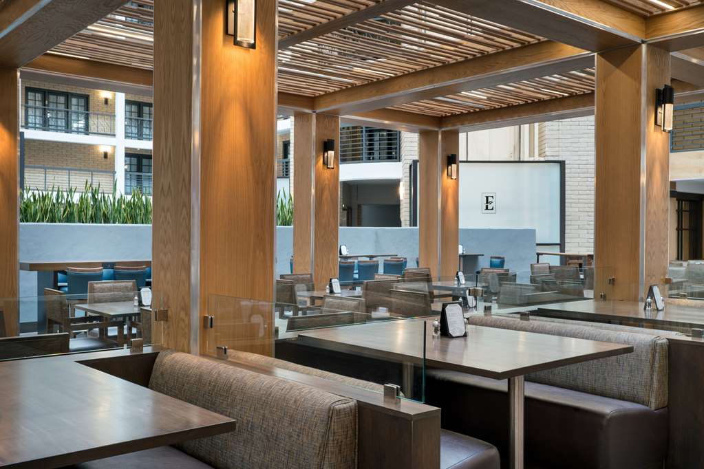 Фото Embassy Suites by Hilton Austin Central