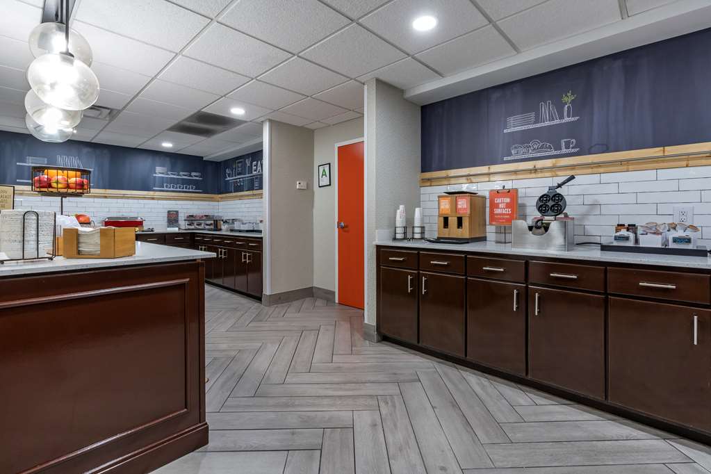 Фото Hampton Inn & Suites Louisville East