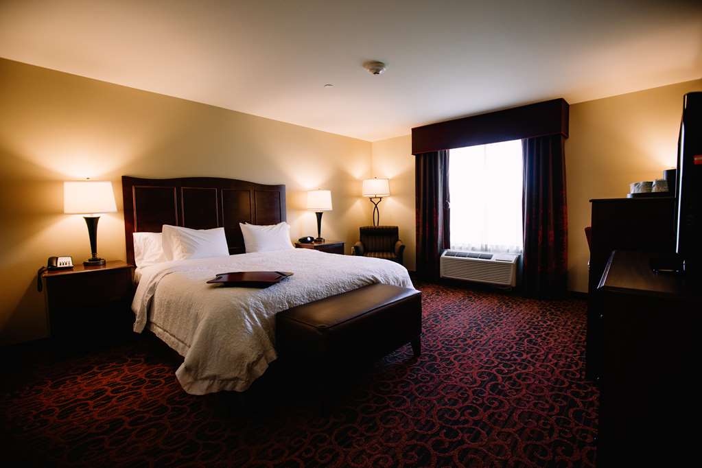 Фото Hampton Inn & Suites Minot Airport, Nd