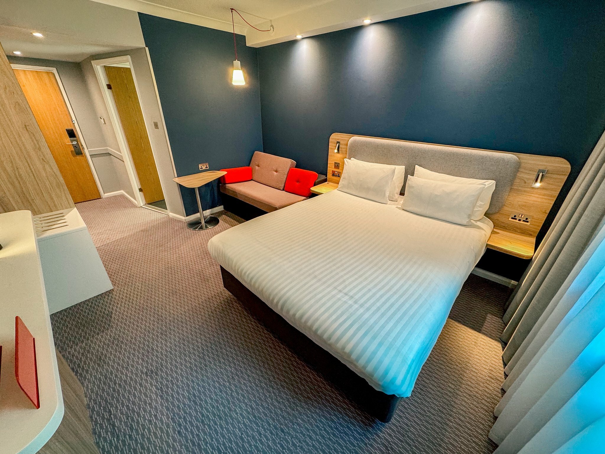 Фото Holiday Inn Express London - Stratford, an Ihg Hotel