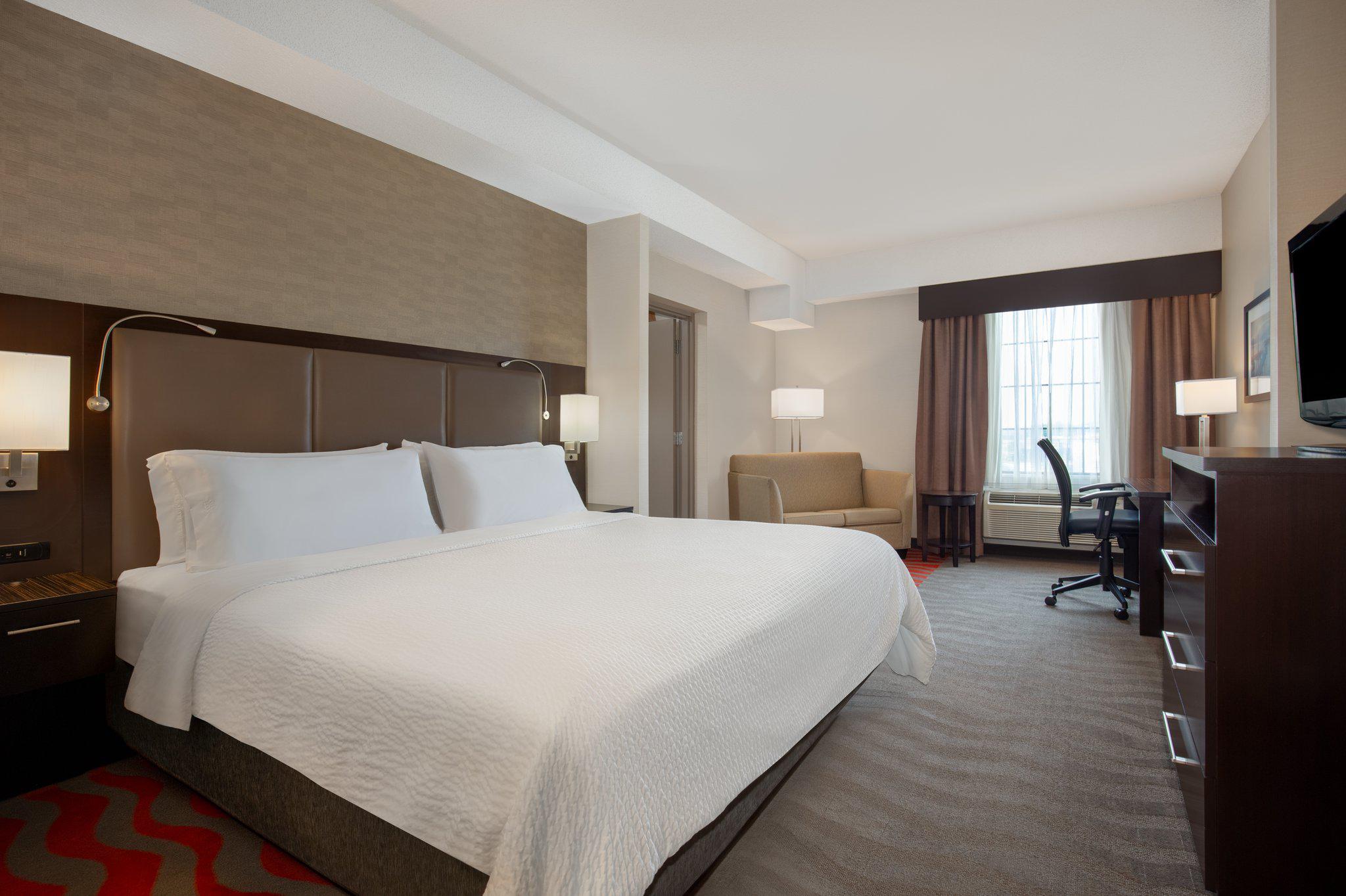 Фото Holiday Inn Express Hotel & Suites Barrie, an Ihg Hotel