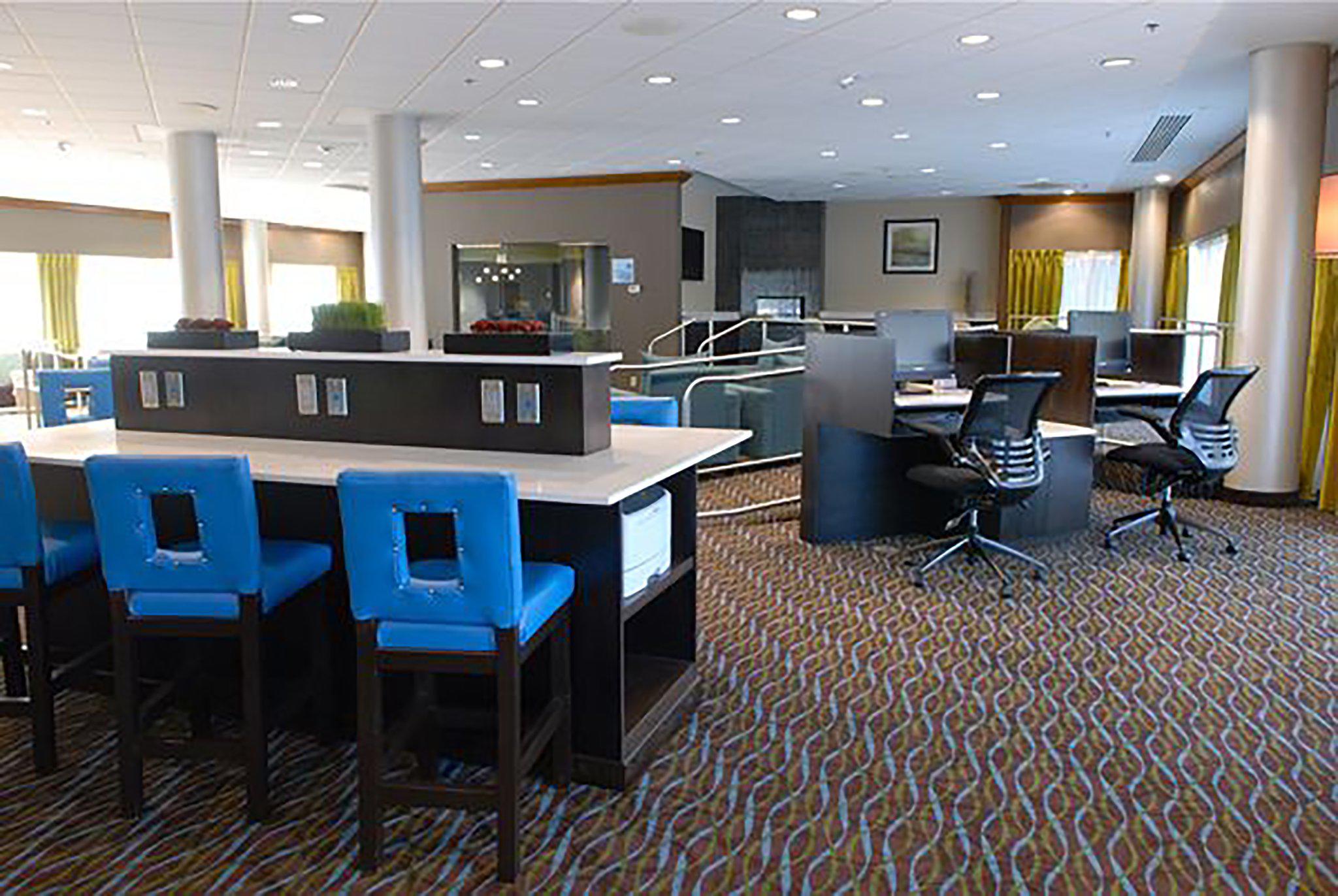Фото Holiday Inn Express Boise - University Area, an Ihg Hotel
