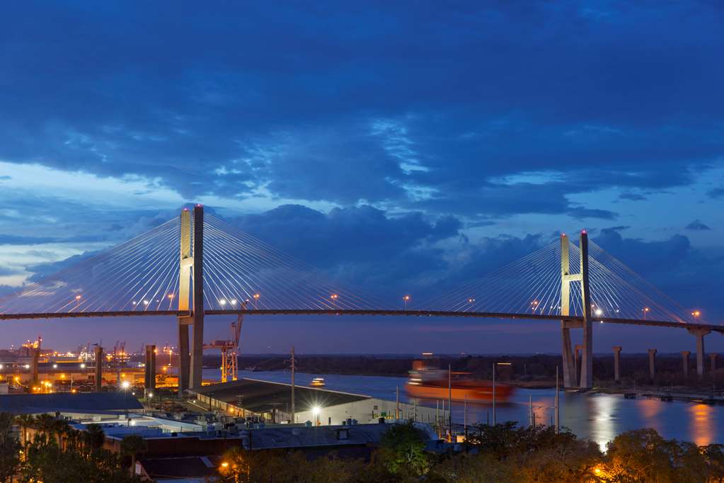 Фото DoubleTree by Hilton Hotel Savannah Historic District