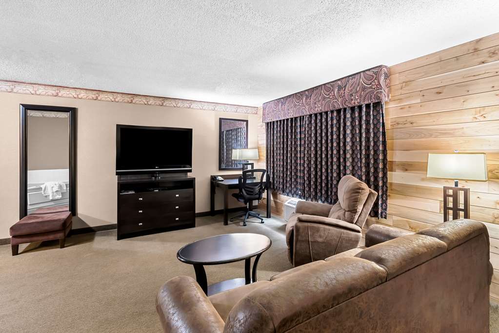 Фото Heartland Inn & Suites, SureStay Collection by Best Western