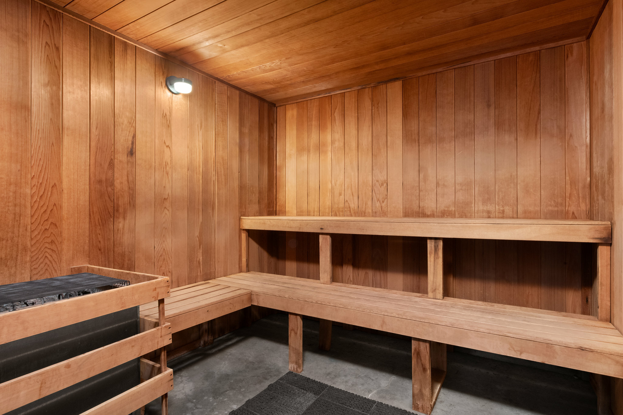 Фото Holiday Inn Express Hotel & Suites Marina - State Beach Area, an Ihg Hotel