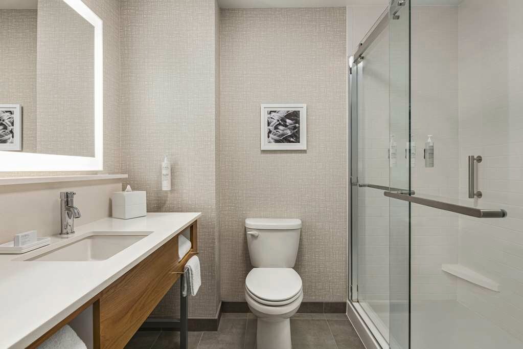 Фото Hampton Inn & Suites San Mateo-San Francisco Airport