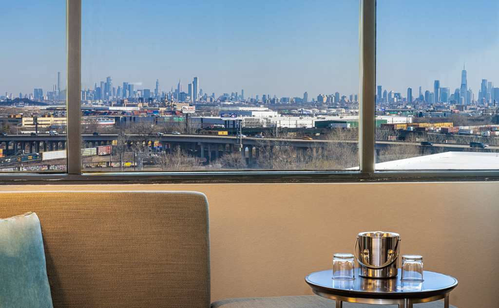 Фото DoubleTree by Hilton Hotel Newark Airport