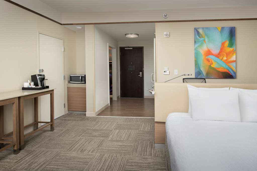 Фото Hilton Garden Inn Charlotte Airport